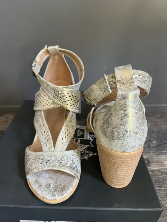 Silent D Guthrie Gold Shimmer Leather Heel Sandals W11 EU 41 Anthropologie - Picture 5 of 10